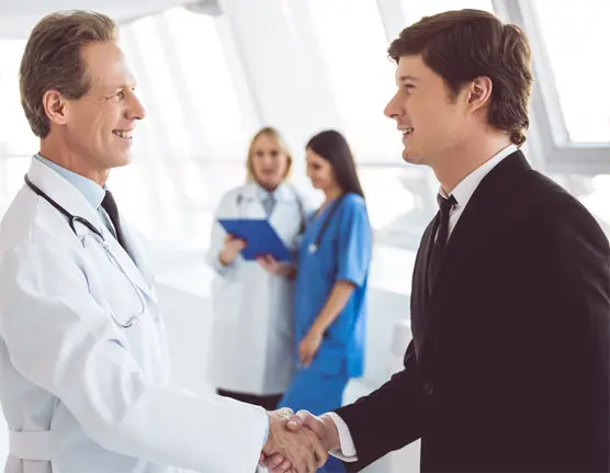 <p>Es la persona responsable de integrar un enlace de trabajo entre Grupo Oroño y los distintos profesionales de la ciudad y de su zona de influencia.
	<br>
	<br>Esta persona tiene a su cargo todo el manejo relacional con los distintos profesionales, instándolos a formar parte de una red de atención y de derivación. De esta manera, Grupo Oroño marca una presencia en toda la región al mismo tiempo que concentra el tratamiento de los casos complejos que sus características prestacionales pueden atender, configurando a la vez un esquema atencional integrado en toda la zona.
	<br>
	<br>El API reviste ribetes fundamentales puesto que será el enlace con las distintas áreas de actividad de la institución a las que tendrá acceso el profesional.&nbsp;</p>